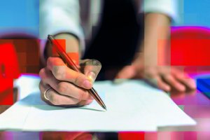 Grammarly's AI Review Feature Draws Fire for Using Deceased Academics